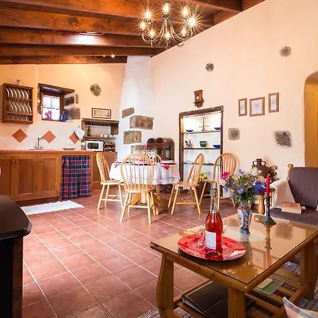 Apartment El Picacho In The Countryside 2 Km From The